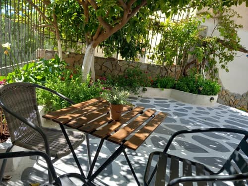 studio in garden
