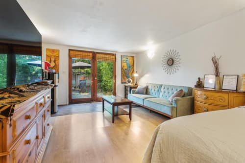 Private Studio City Guest House, 