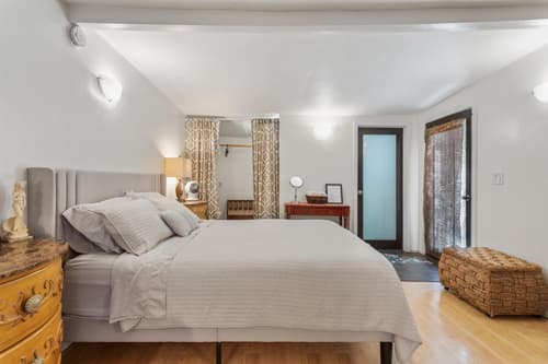 Private Studio City Guest House, 