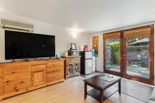 Private Studio City Guest House, 