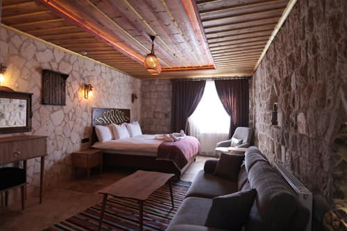 Stone Owl Otel & Restaurant