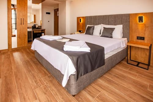 Grand Business Hotel, 