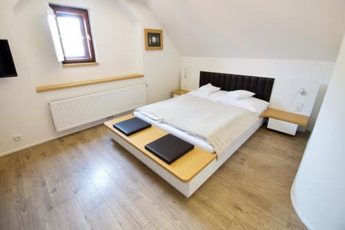 Hotel 100