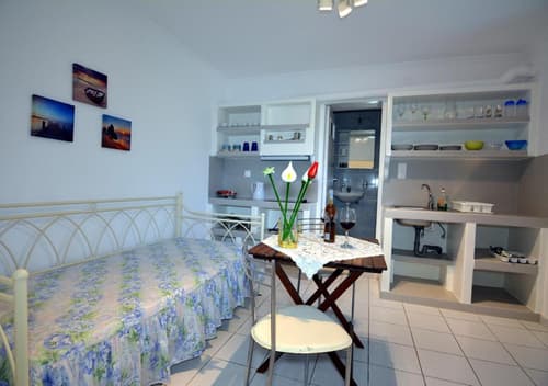 Jimmy's Studios - Quiet Island Living in Plakes near Firopotamos & Plathiena Beaches