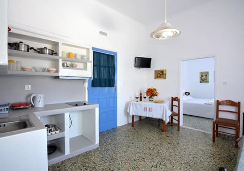 Jimmy's Studios - Quiet Island Living in Plakes near Firopotamos & Plathiena Beaches