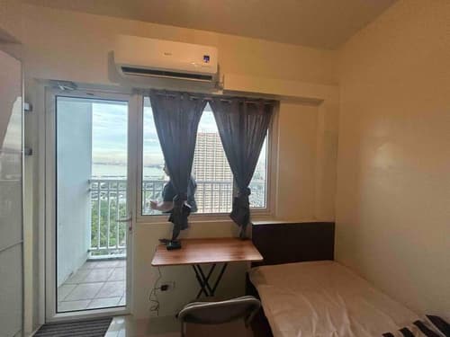 Condo with Bayview in Manila (along Roxas Boulevard), 