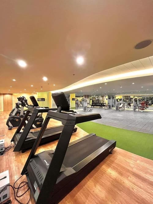 E & R Staycation Condotel near Mall of Asia, 