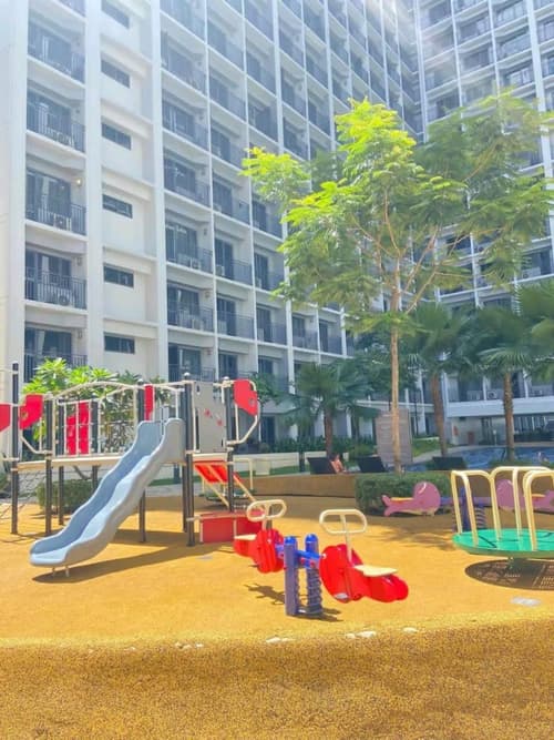 E & R Staycation Condotel near Mall of Asia, 