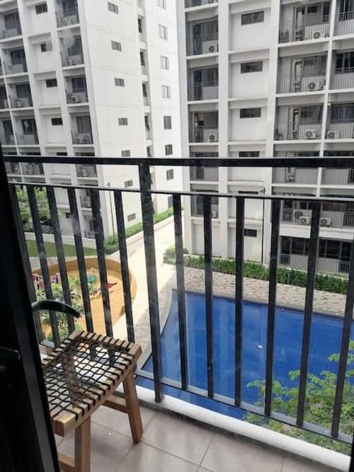 E & R Staycation Condotel near Mall of Asia, 