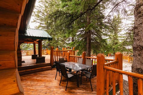 Overlander Mountain Lodge