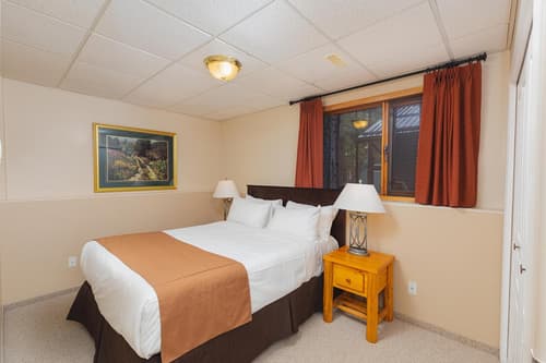 Overlander Mountain Lodge