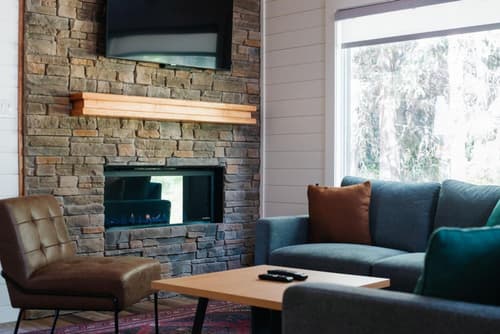 Overlander Mountain Lodge