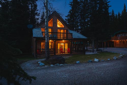 Overlander Mountain Lodge