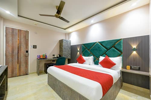 Hotel Pearl Plaza - In City Centre Connaught Place & Walk IN NDLS Station