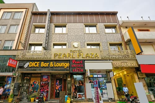 Hotel Pearl Plaza - In City Centre Connaught Place & Walk IN NDLS Station