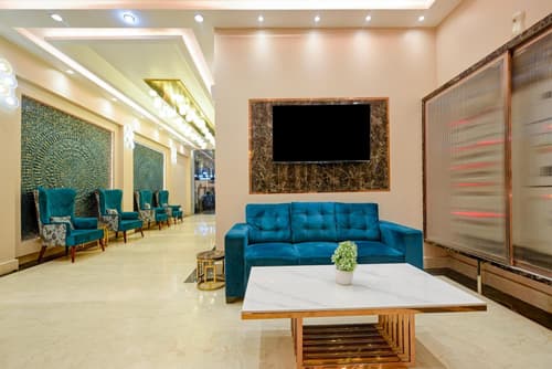 Hotel Pearl Plaza - In City Centre Connaught Place & Walk IN NDLS Station