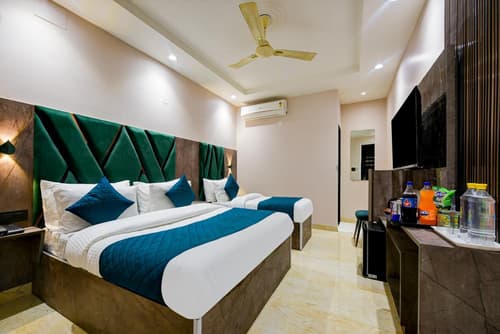 Hotel Pearl Plaza - In City Centre Connaught Place & Walk IN NDLS Station
