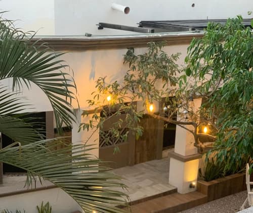 The Black Tree Hotel Boutique