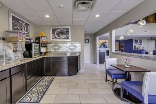 Guesthouse Inn & Suites Lexington