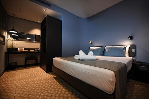 Victoria by Petit Chic