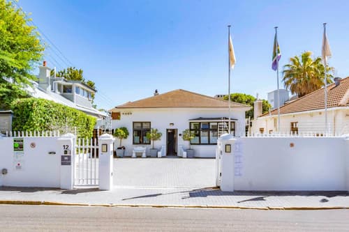 Antrim Villa by Totalstay, 