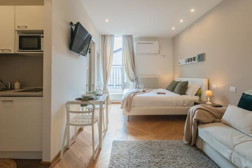 MT Studios by Rent All Como