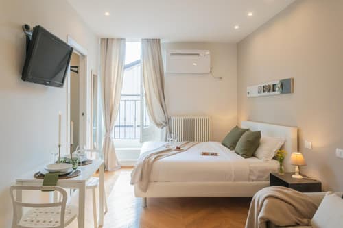 MT Studios by Rent All Como