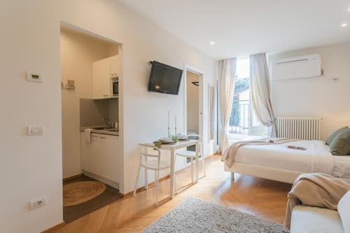 MT Studios by Rent All Como