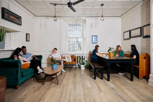 Saintlo Ottawa Jail Hostel