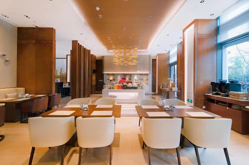 LJZ Supreme Tower Hotel, 