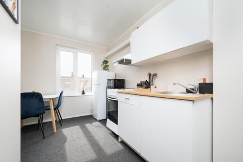 Apartment 8 - Bright 2BR Apartment, Near Centre, Airport Access