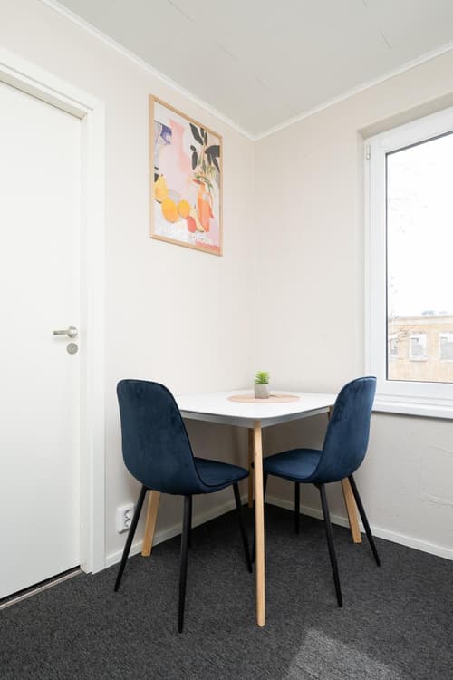 Apartment 8 - Bright 2BR Apartment, Near Centre, Airport Access