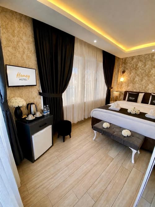 Honey Hotel