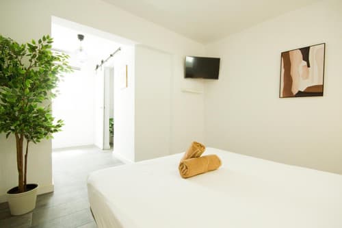 Los Alonsos - Open Mall - By AZ Rentals