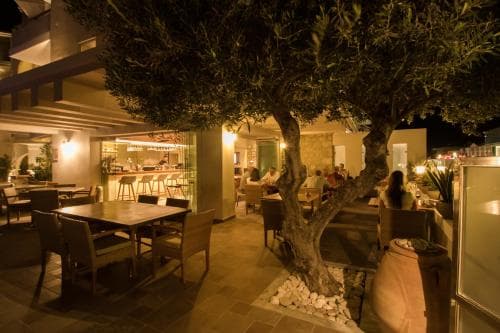 Parasol Luxury Hotel & Suites