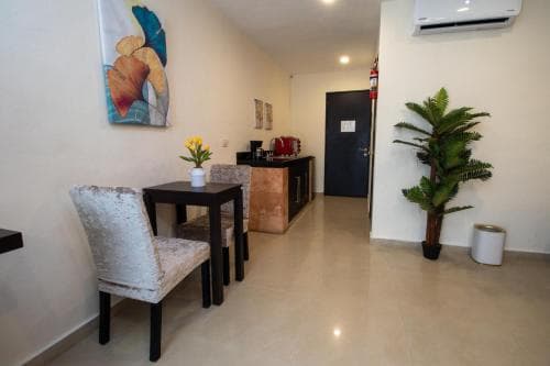 Sunrise 42 Suites Hotel, 