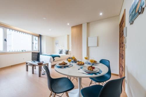 "Guestready  Musichall  Yellow Submarine"