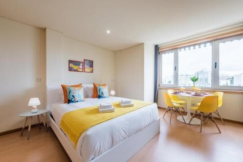 "Guestready  Musichall  Yellow Submarine"