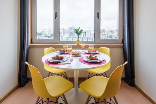 "Guestready  Musichall  Yellow Submarine"