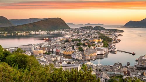 Tierra de Trolls, Fiordos y Ålesund