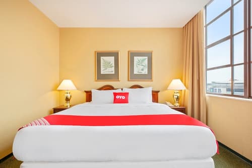 OYO Hotel St Louis Downtown City Center MO