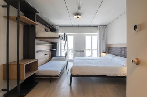 LATROUPE Grand Place Hostel