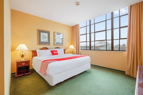 OYO Hotel St Louis Downtown City Center MO
