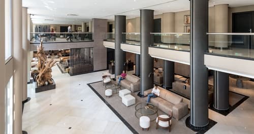 Avenida Hotel, Lobby