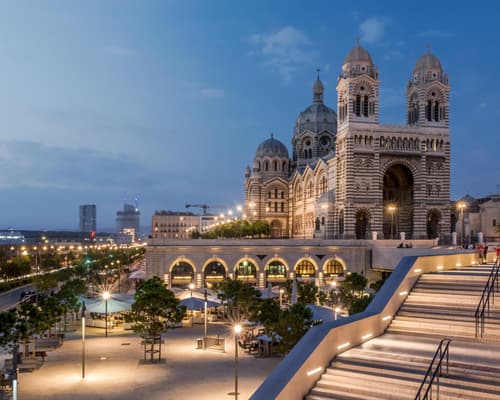 Affordable Paris and Marseille: Hotels & Sightseeing