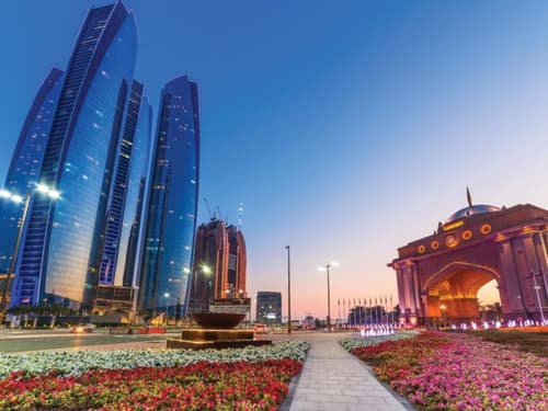 Abu Dhabi, Premiers Pas aux Emirats 