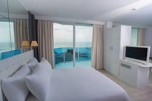 Le Bleu Hotel & Resort