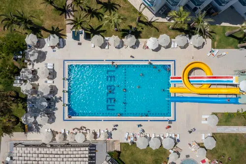 Le Bleu Hotel & Resort