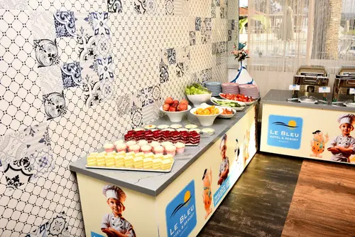 Le Bleu Hotel & Resort