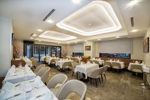 Erboy Hotel, Restaurant